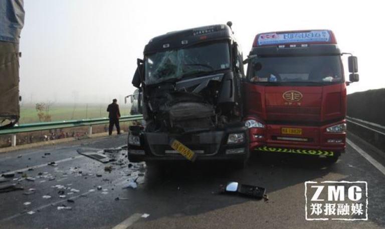 高速因團霧8車相撞